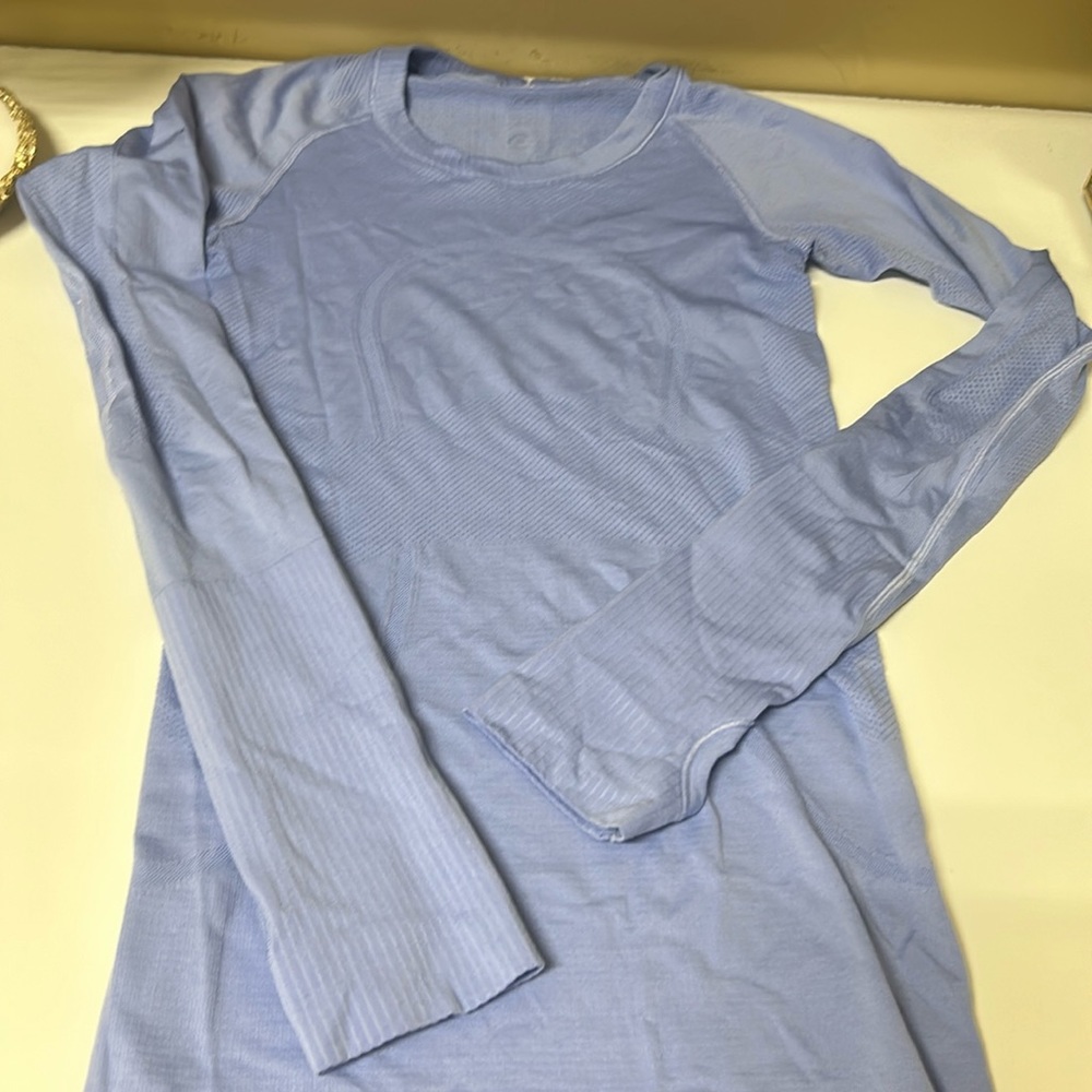 Lululemon top, size 2, great condition